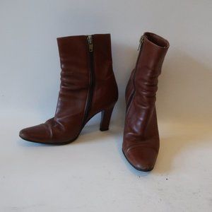 MICHEL PERRY BROWN HEELED ZIP-UP BOOTIE 36 US/6 *